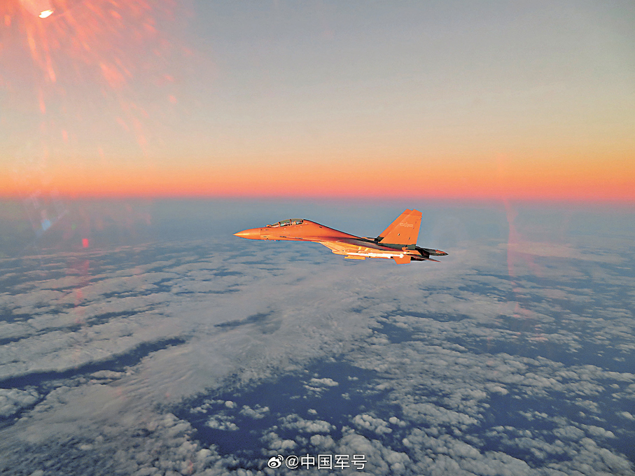 ●早前，東部戰區空軍編隊飛赴台島南北兩端相關海空域開展演練。 資料圖片