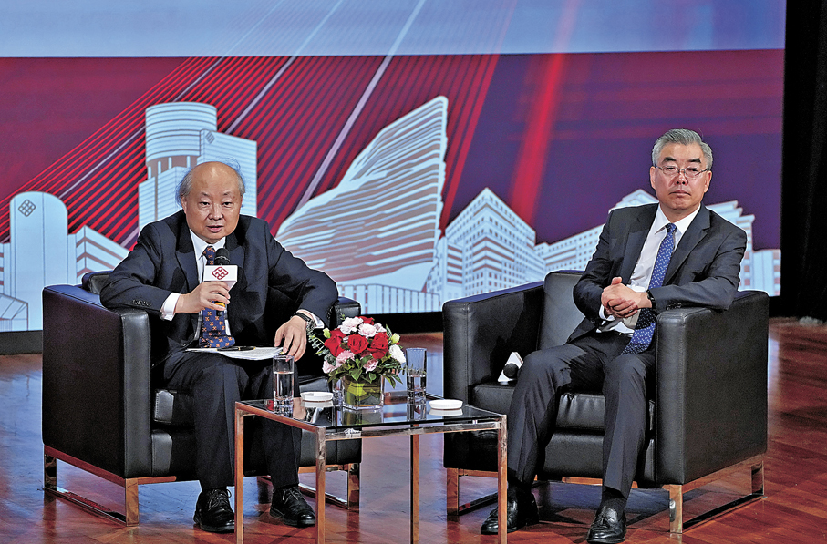 ●詹永新大使（左）、黃屏大使（右）。大公文匯全媒體記者蔡文豪 攝