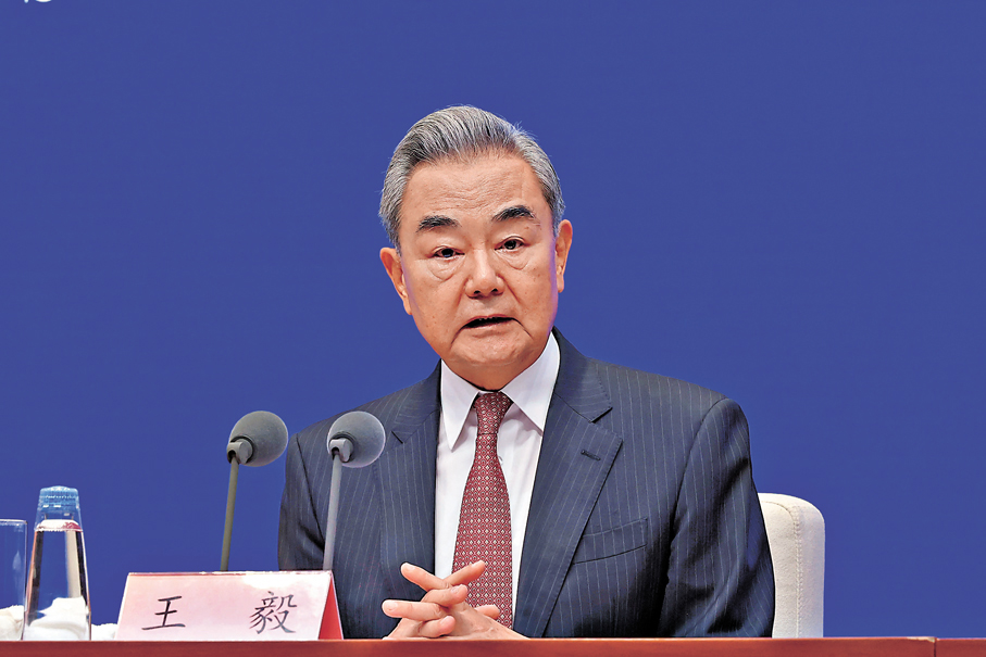 ●王毅表示伊美簽署諒解備忘錄是國際社會共同努力的結果。 中新社