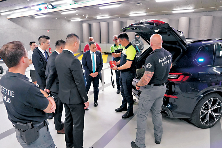 ●周一鳴率團訪問比利時安特衛普。香港警察Fb圖片