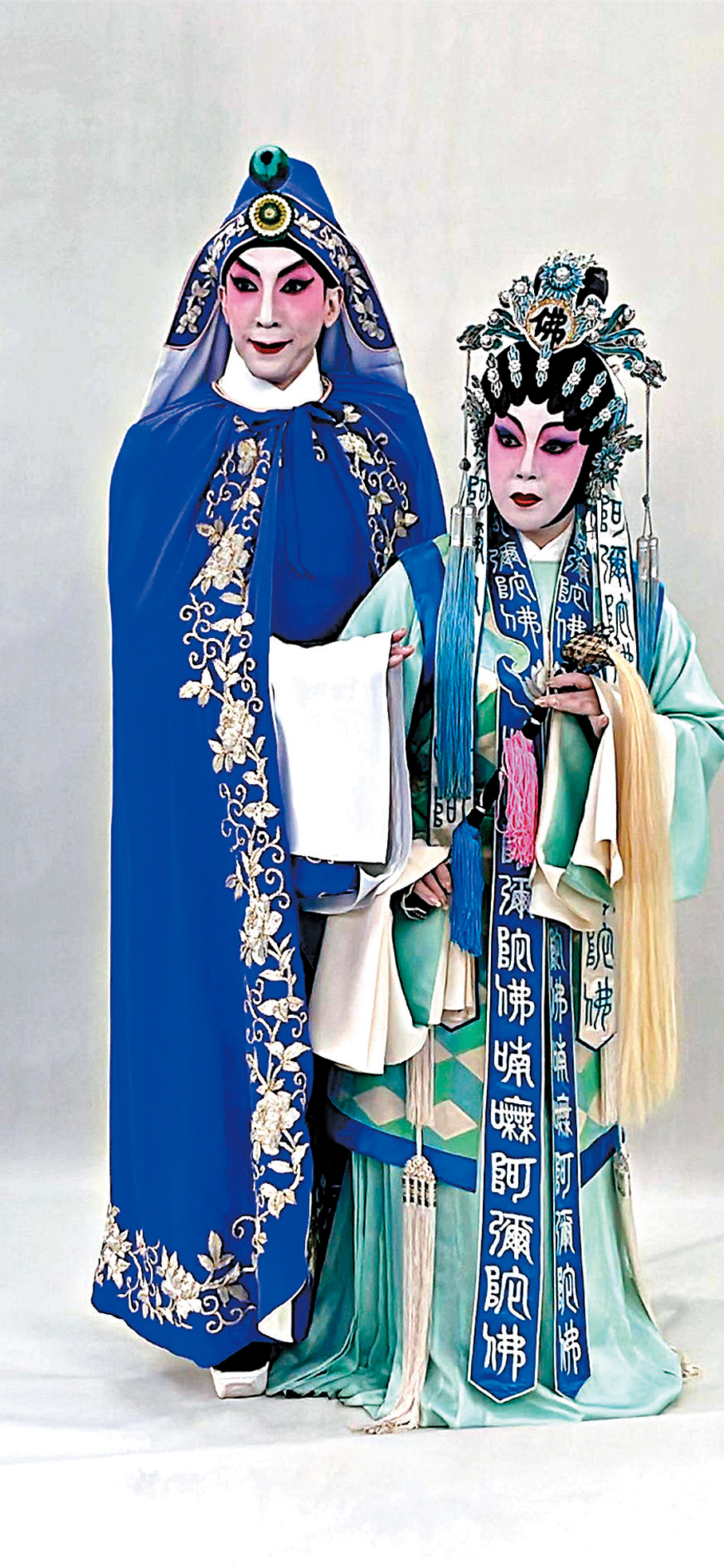 ●煒唐（左）和鄧美玲在《帝女花》之〈庵遇〉中的裝扮。