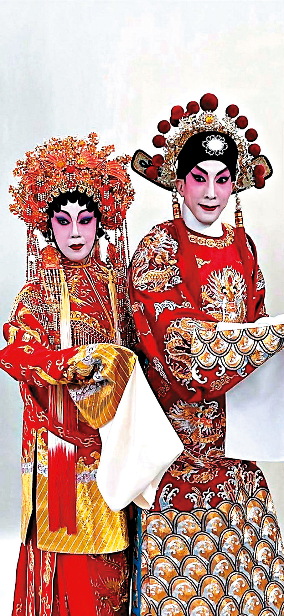 ●煒唐和鄧美玲（左）在《帝女花》之〈香夭〉中的裝扮。