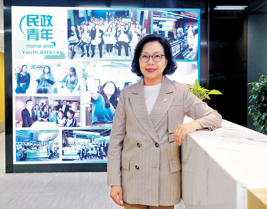 ●麥美娟回顧「聯廈聯管」試驗計劃過去一年成效，表示有逾百幢大廈簽署參與意向書，33幢成功聘用物管公司。 香港文匯報記者曾興偉  攝