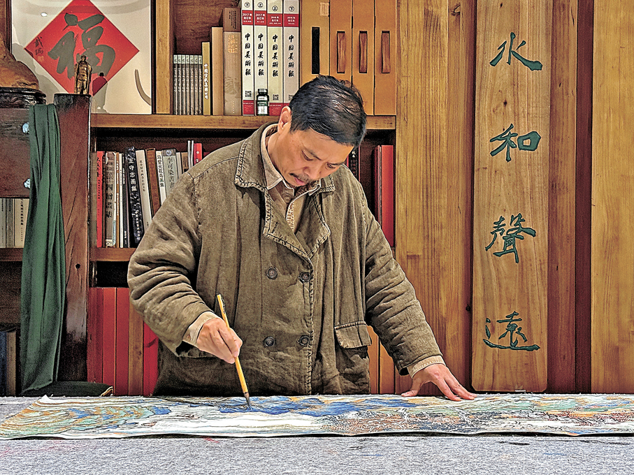 ●謝宗君在個人工作室繪畫。 記者趙臣 攝