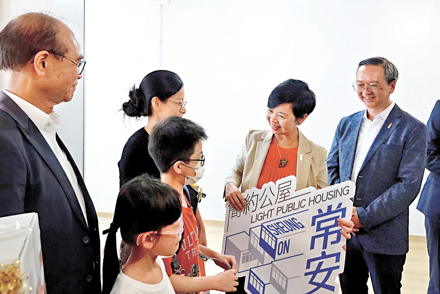 ●何永賢介紹，柴灣常安街項目的單位每月租金介乎1,340元至3,020元。 何永賢Fb圖片
