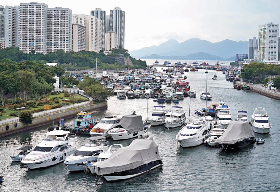●海事處昨日宣布推出三項遊艇跨境便利措施。圖為遊艇停泊在香港仔避風塘。 資料圖片