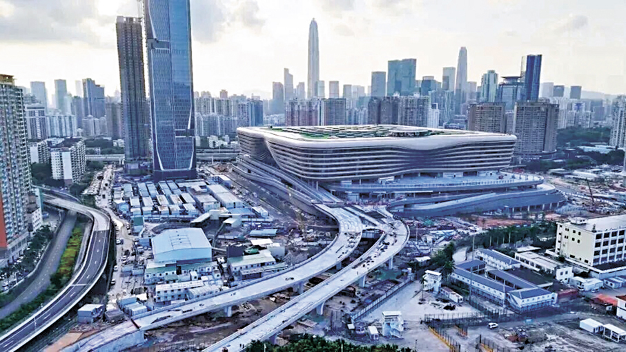 ●鄧炳強表示，新皇崗口岸大樓的主體工程已大致完成，正進行裝修工程，當有關設備全部準備就緒及立法完成後，口岸可望盡快開通。 資料圖片