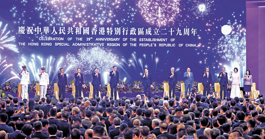 ●主禮嘉賓主持祝酒儀式。香港文匯報記者曾興偉 攝