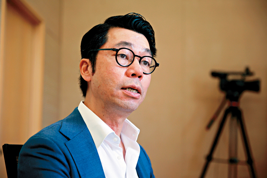 ●香港大學經管學院副院長鄧希煒。香港文匯報記者郭木又  攝