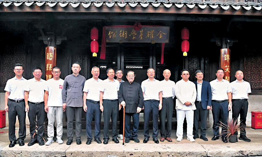 ●金耀基學術館開館儀式現場大合影。 受訪者供圖