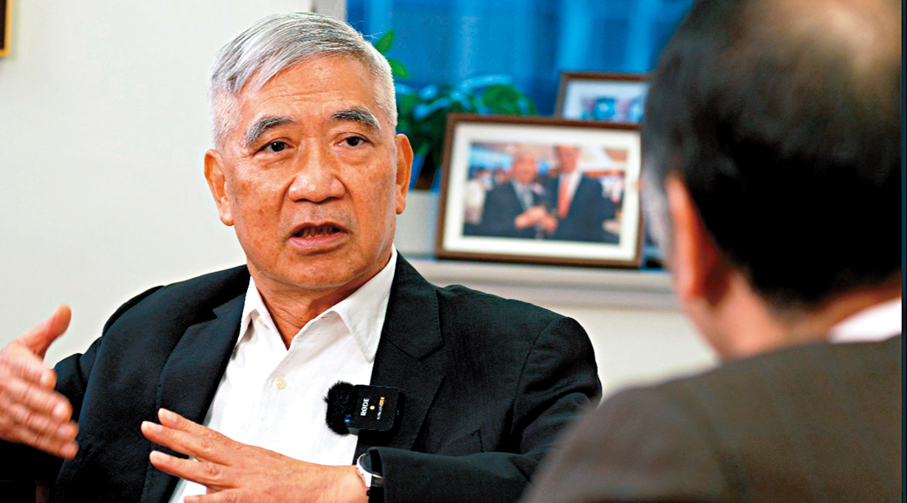 ●麥華章接受香港文匯報專訪。香港文匯報新媒體視頻專題組  攝
