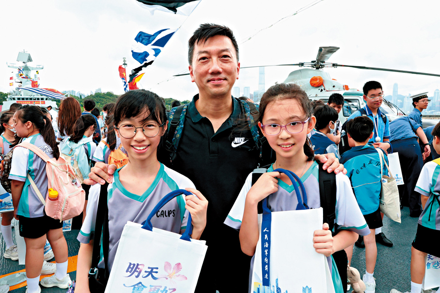 ●迦密愛禮信小學（左起）曹同學、魏副校長、侯同學。香港文匯報記者萬霜靈  攝