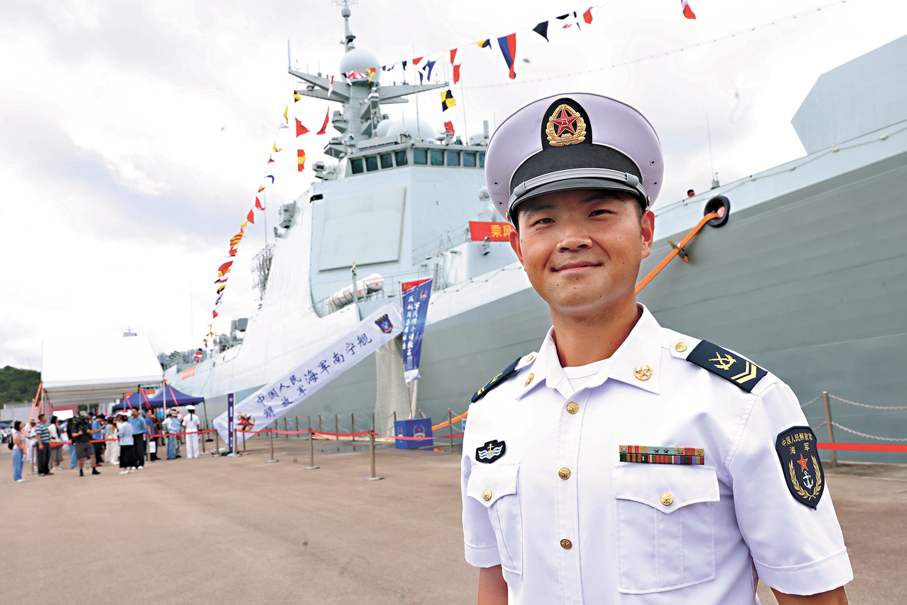 ●海軍衡陽艦軍士殷俊。香港文匯報記者萬霜靈  攝