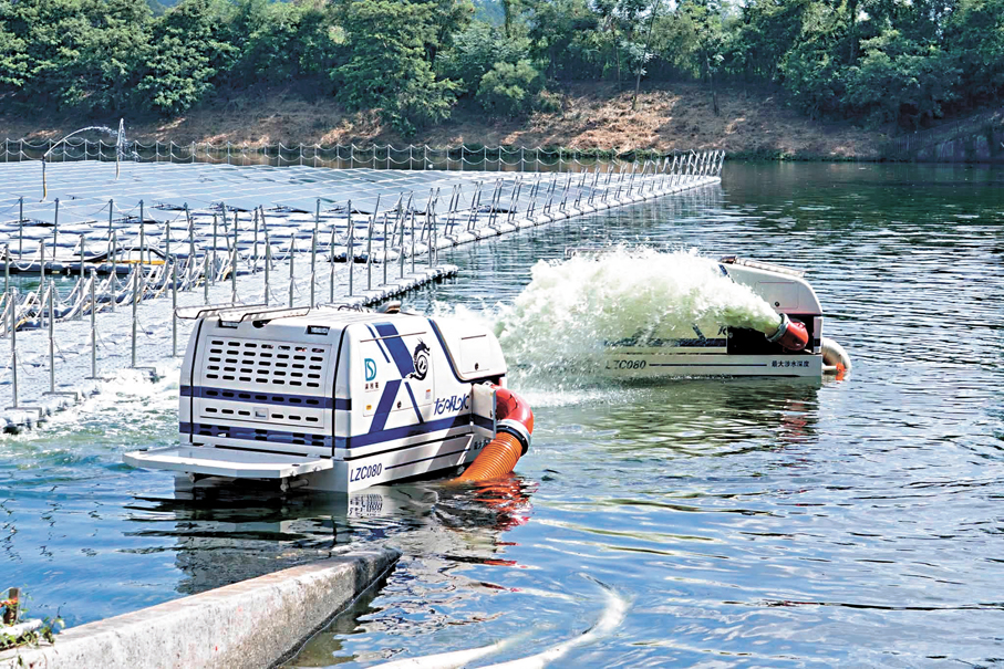 ●強力排水機械人「龍吸水」。 渠務署圖片