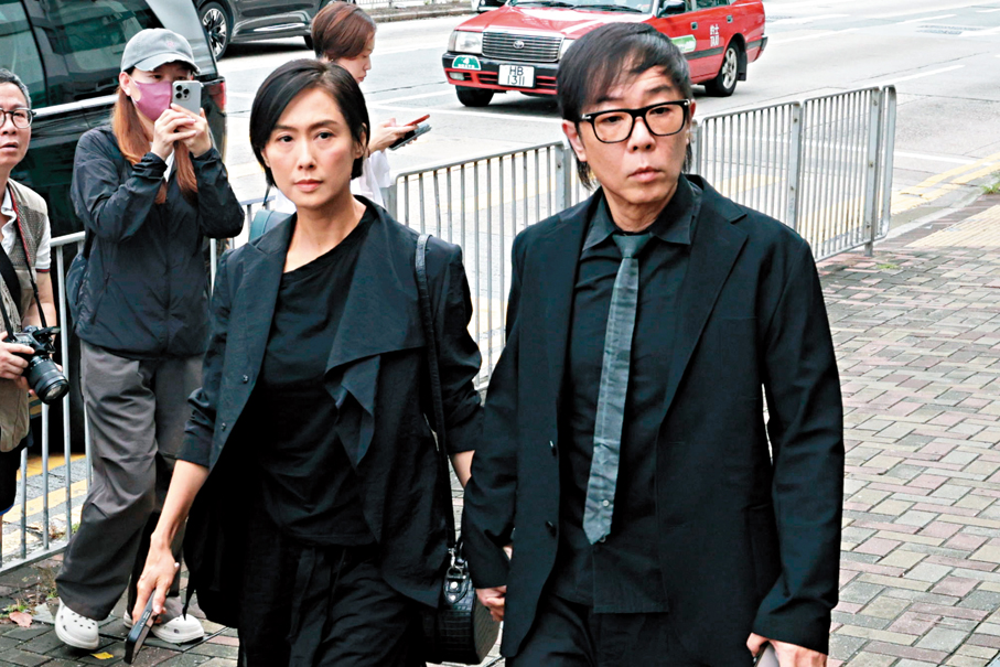 ●朱茵偕丈夫黃貫中出席安息禮。香港文匯報記者北山彥 攝