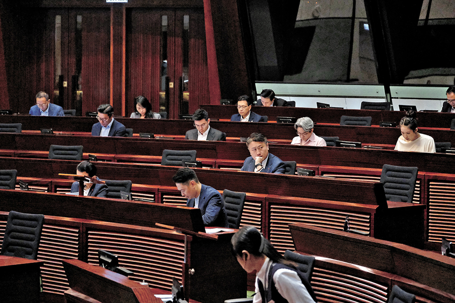 ●立法會昨日首讀及二讀《北部都會區發展條例草案》。 香港文匯報記者涂穴  攝