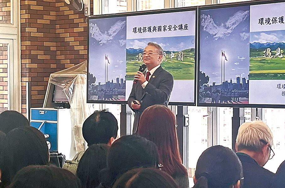 ▲環保署署長徐浩光宣傳《遇見美麗中國》同樂日。