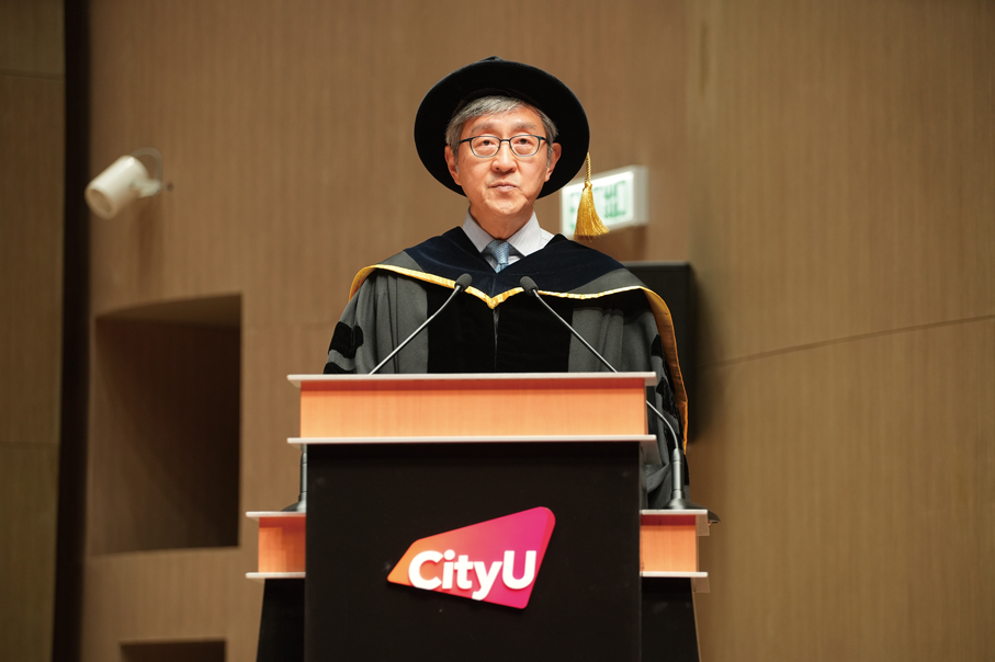 ●香港特區政府引進辦主任任景信在典禮上致辭。