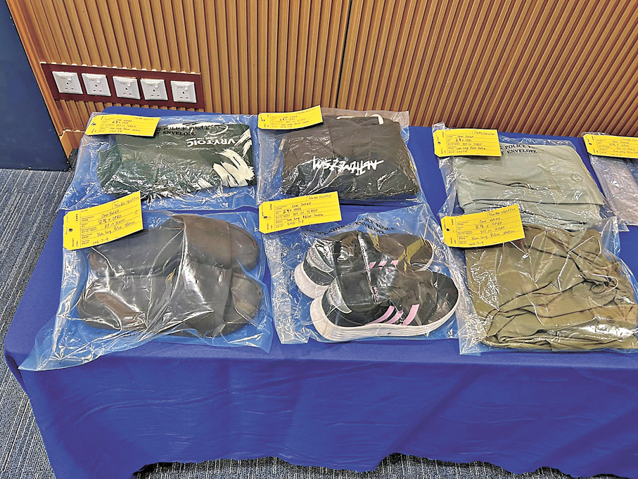 ●警方在天水圍冒警案中檢獲疑犯犯案時身穿衣物。香港文匯報記者林兆崙  攝