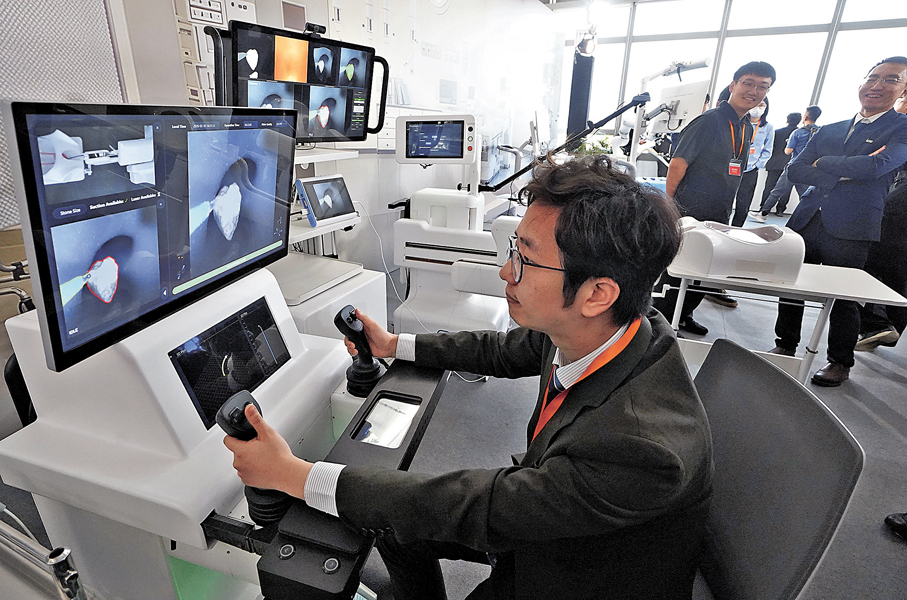 ●有意見認為，政府可針對海外高端科創人才推出跨境個稅優惠等吸引人才。 資料圖片