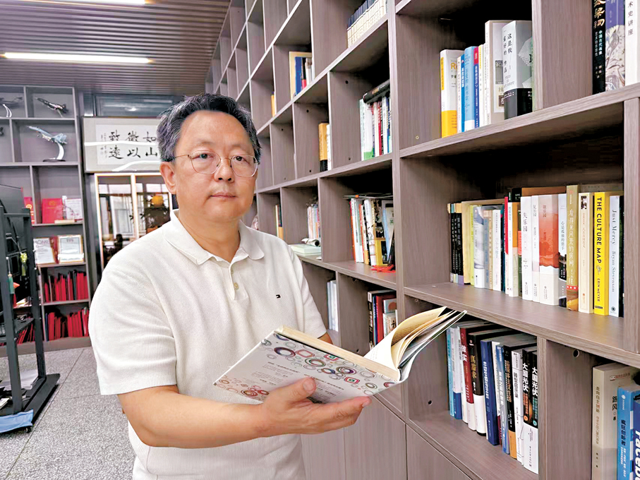 ●團隊自主研發的「真心鑽石」贈予哈工大博士生新人。
