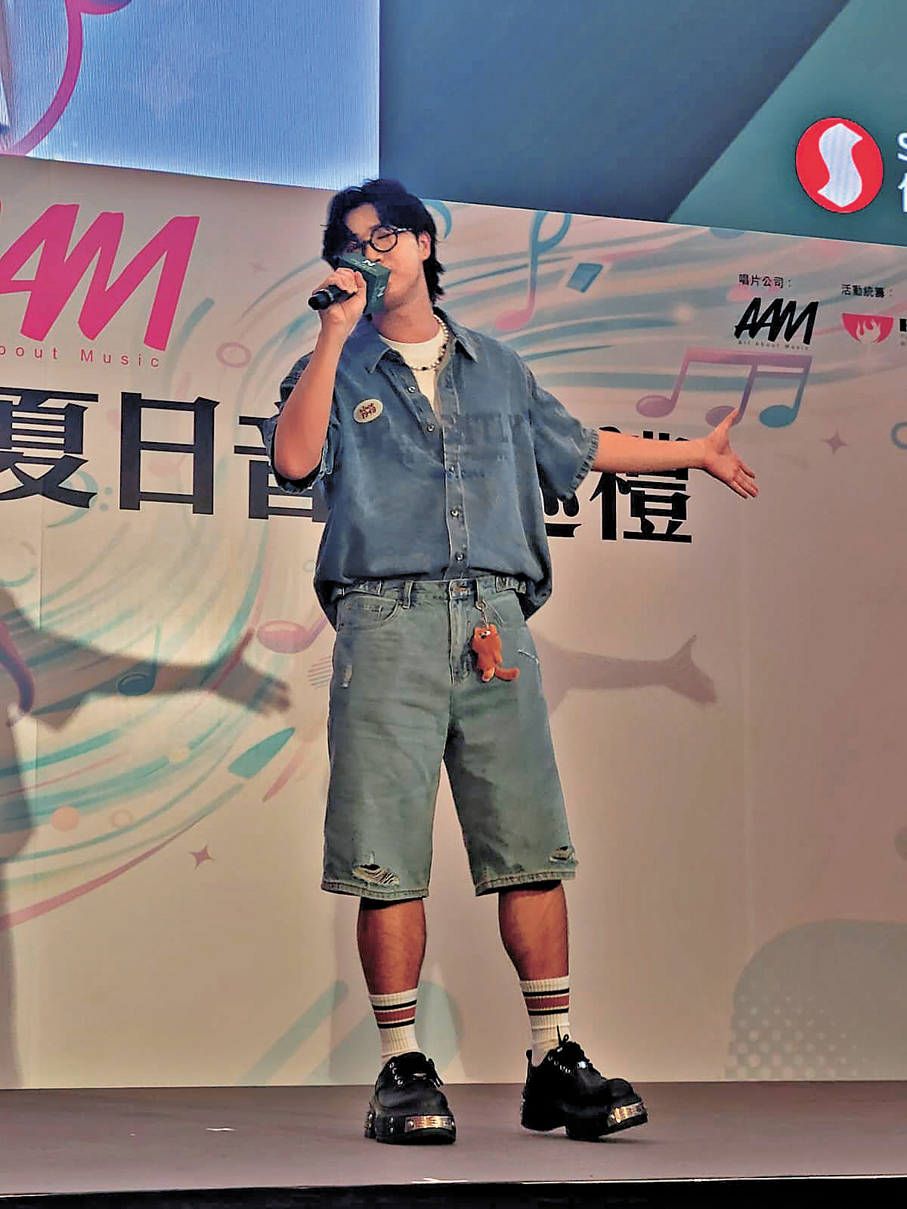 ●林智樂即場獻唱。  香港文匯報記者梁靜儀 攝
