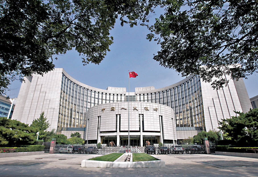 ●中國人民銀行行長早前在港公布一系列債券通優化措施。有分析認為，此次不僅是互聯互通機制的一次重要升級，更標誌着中國金融開放進入新階段。 資料圖片