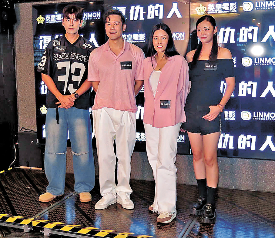 ●沈震軒（左二）戲中飾演囂張律師。   香港文匯報記者阿祖  攝