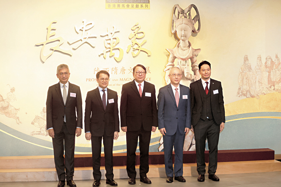 ●外交公署聯同民建聯安排駐港領事及外國商會代表參觀「長安萬象——陝西隋唐文明展」。 香港文匯報記者郭木又  攝