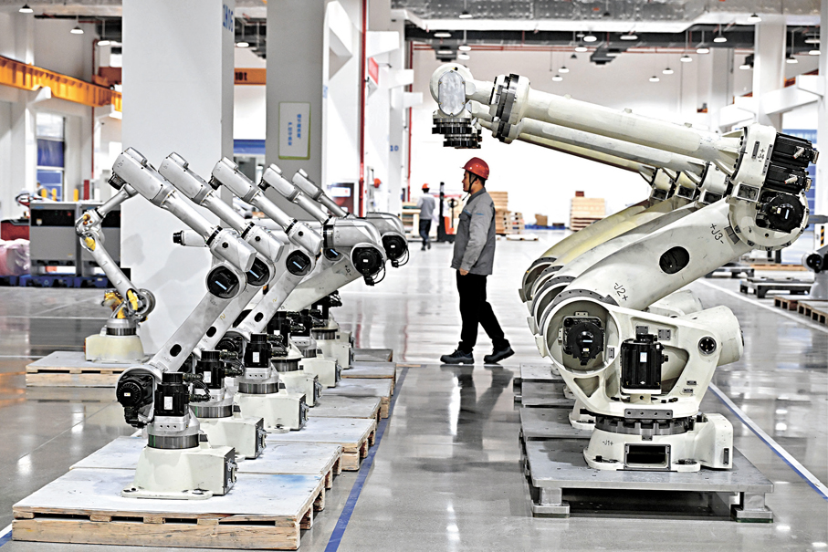 ●今年上半年工業機器人出口62.9億元，增長18.6%。圖為早前在南京市的匯川技術南京基地生產車間拍攝的機器人產品。   資料圖片