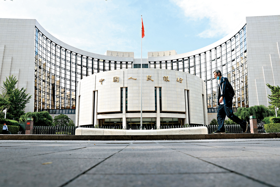 ●人民銀行下半年將繼續實施好適度寬鬆的貨幣政策，加大逆周期和跨周期調節力度，着力擴大內需、優化供給，增強經濟發展內生動力。  資料圖片