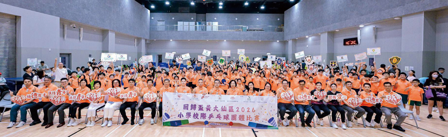●賓主在乒乓球團體比賽後合照。