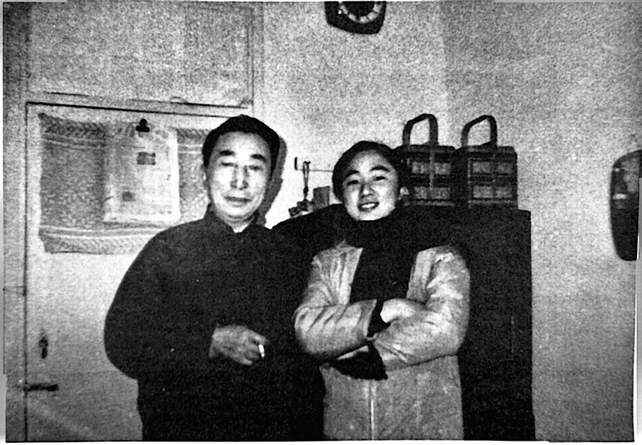 ●劉熾（左）和童年劉螢螢合影