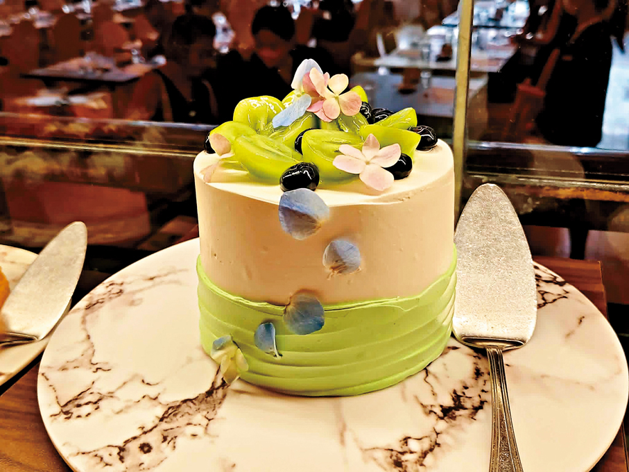 益力多提子忌廉蛋糕