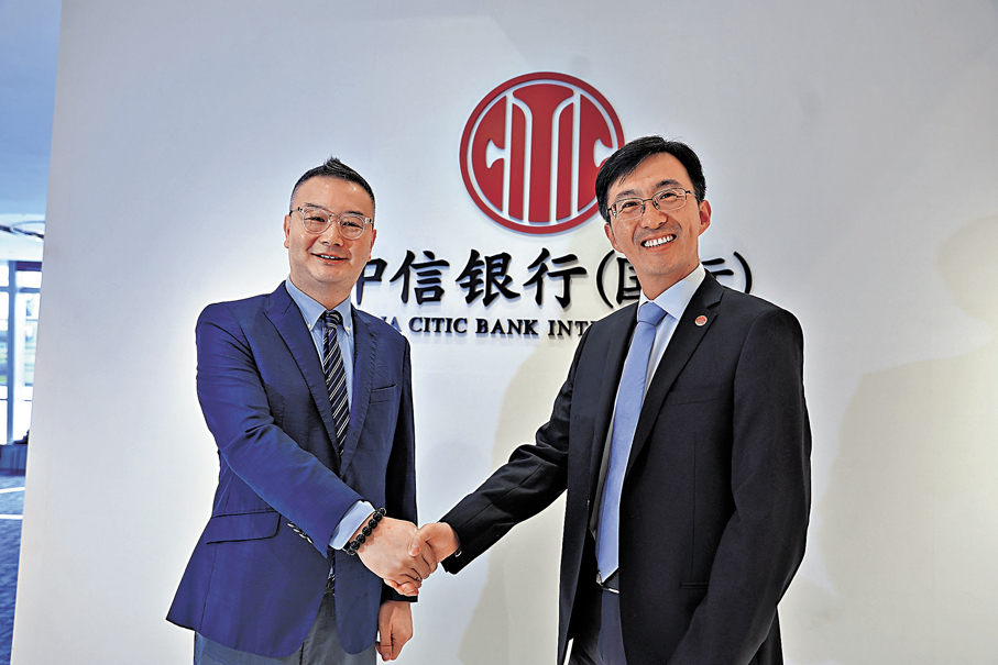 ●丁孟接受香港文匯報《經湋論》主持陳湋銘專訪。