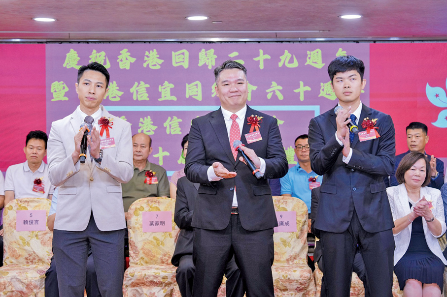 ●（左起）葉家明、張廣成、賴俊言致祝賀辭。