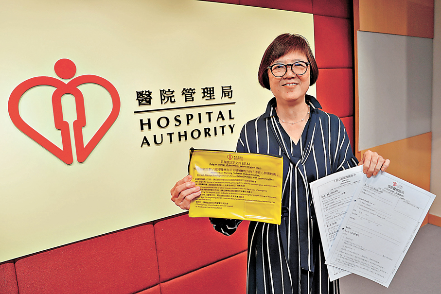 ●醫管局臨床倫理委員會主席謝文華指去年已簽發約2,070份「預設醫療指示」。香港文匯報記者北山彥  攝