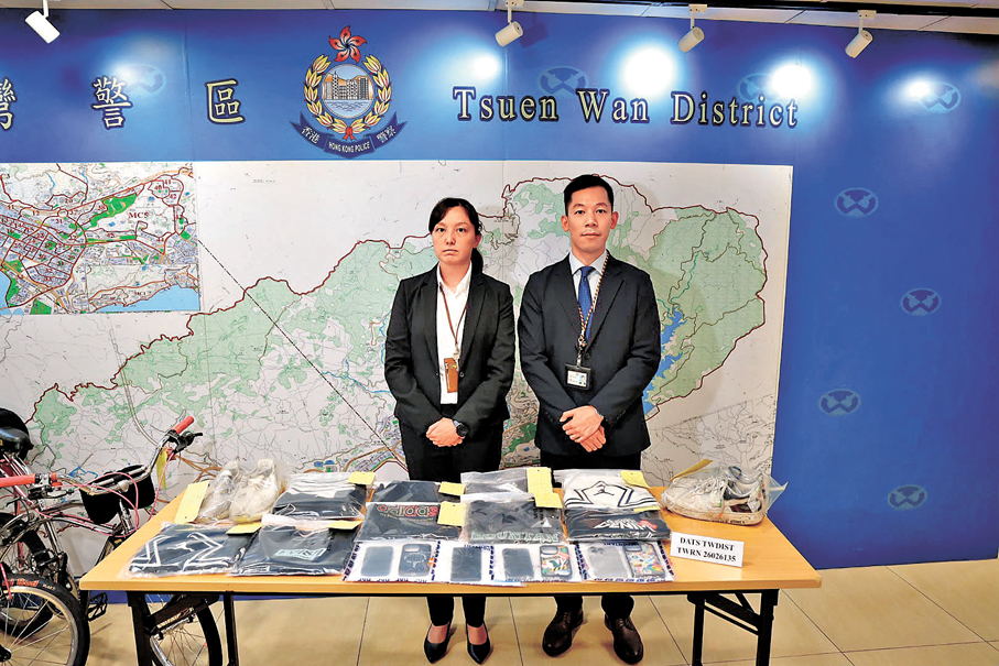 ●警方展示行動檢獲的證物。 香港文匯報記者孫嘉蔚  攝