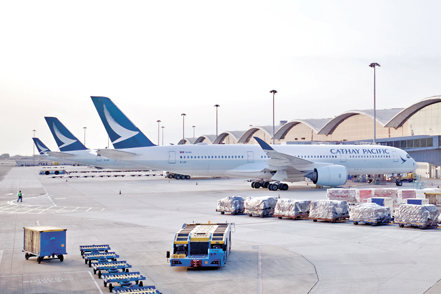 ●國泰航空公布，預期今年上半年股東應佔綜合溢利約60億至65億港元。圖為國泰航空客機。   中新社