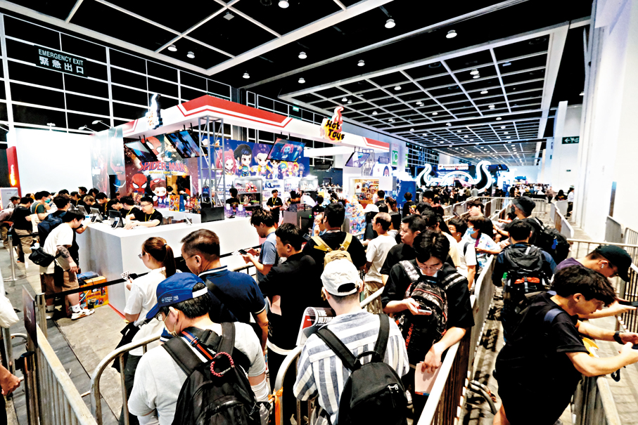 ●香港動漫電玩節2026昨日開鑼，不少展位排起長長人龍。香港文匯報記者涂穴 攝