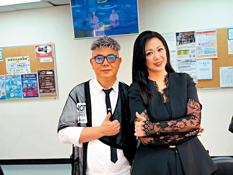 ●李健達與王馨平是同窗好友。