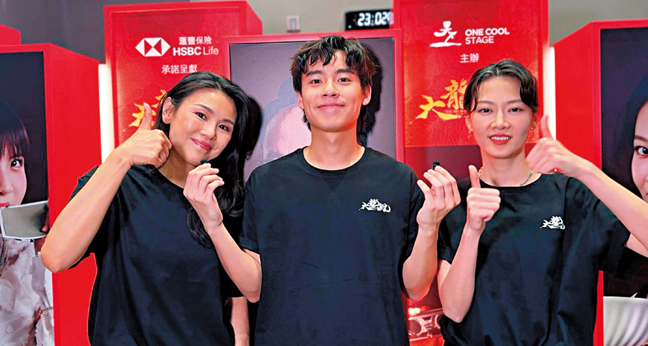 ●廖子妤（右）和何嘉莉（左）對「兒子」黃梓僑的演技讚不絕口。