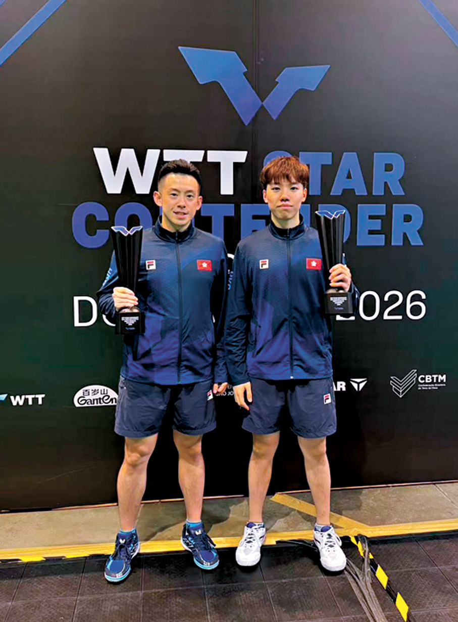 ●黃鎮廷（左）夥陳顥樺取得勝利。    中國香港乒乓總會圖片