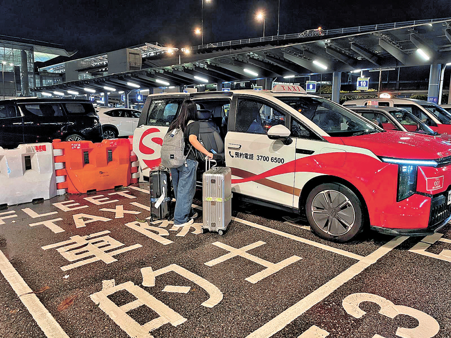 ●的士車隊在機場、部分跨境口岸、西九龍高鐵站、部分機鐵站、啟德郵輪碼頭等設有專屬停車處，方便市民及旅客。