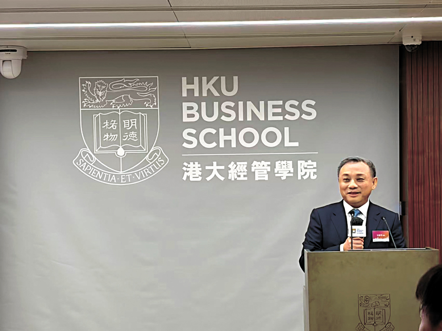 ●港大經管學院經濟學實務教授毛振華。香港文匯報記者孫曉旭  攝