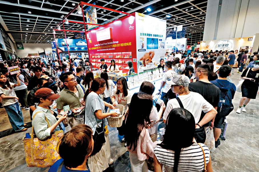 ●昨日「香港貓迷博覽會 2026」現場人潮如鯽。香港文匯報記者涂穴  攝