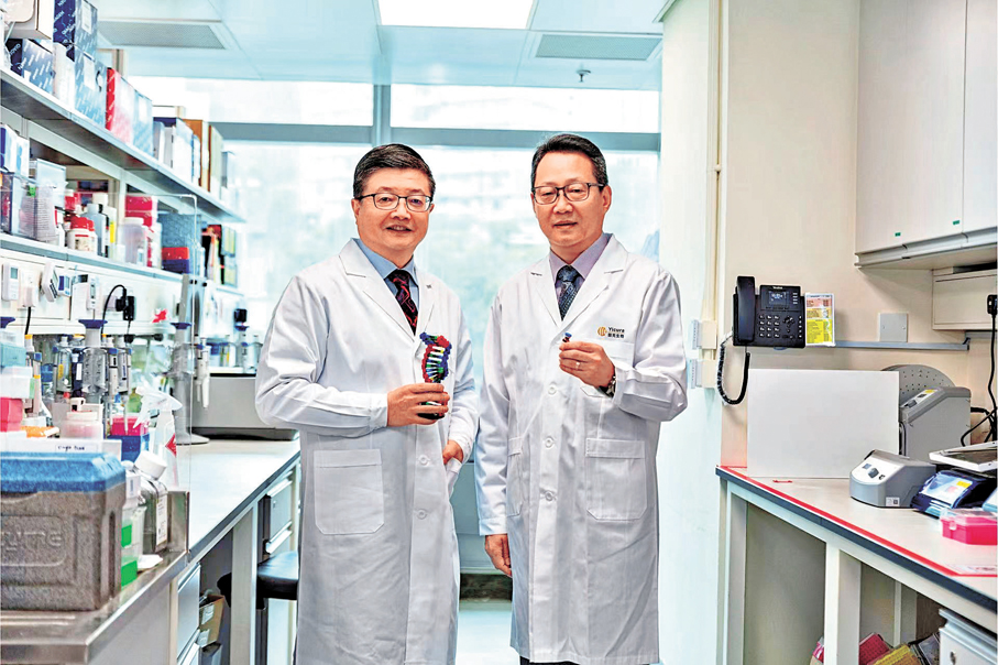 ●醫克生物首席執行官金俠（右）與聯合創始人陳志偉（左）。香港文匯報深圳傳真