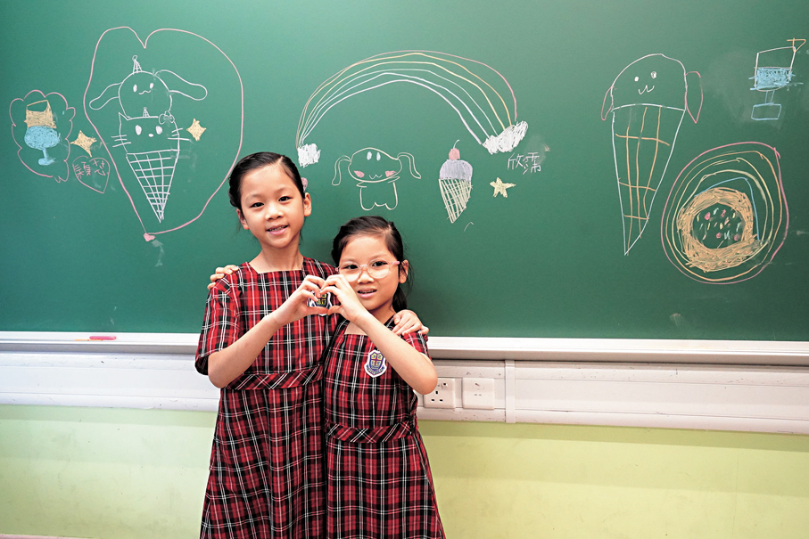 ●左起：姊姊李穎芯、妹妹李穎妍。   香港文匯報記者曾興偉  攝