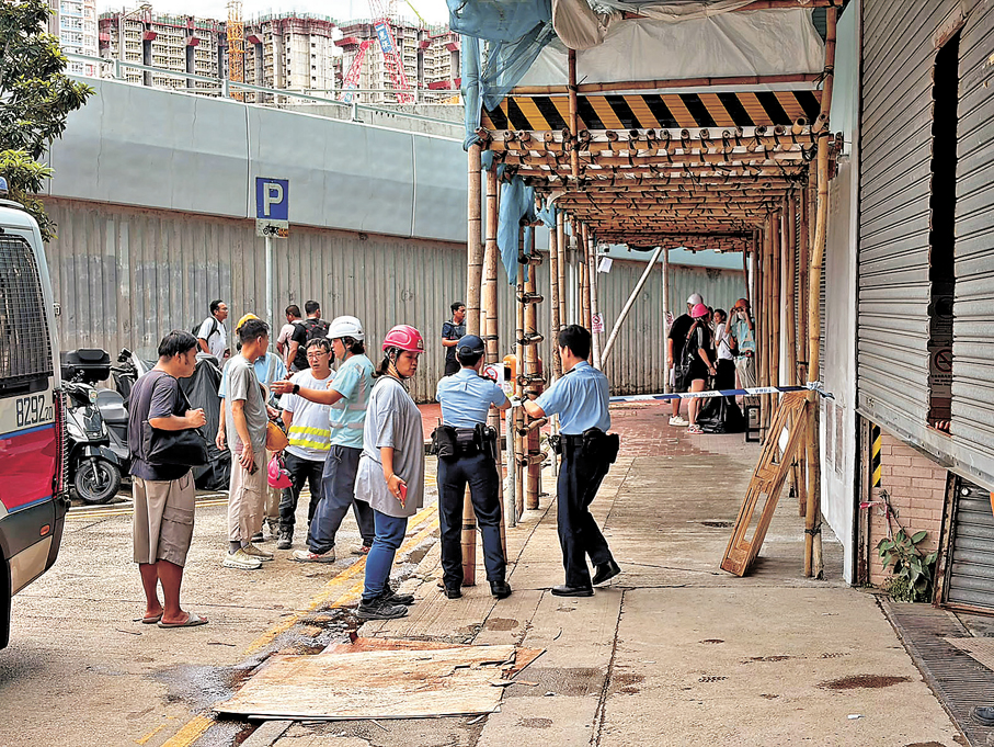 ●警員封鎖涉事地盤調查。   香港文匯報記者黃宇威  攝