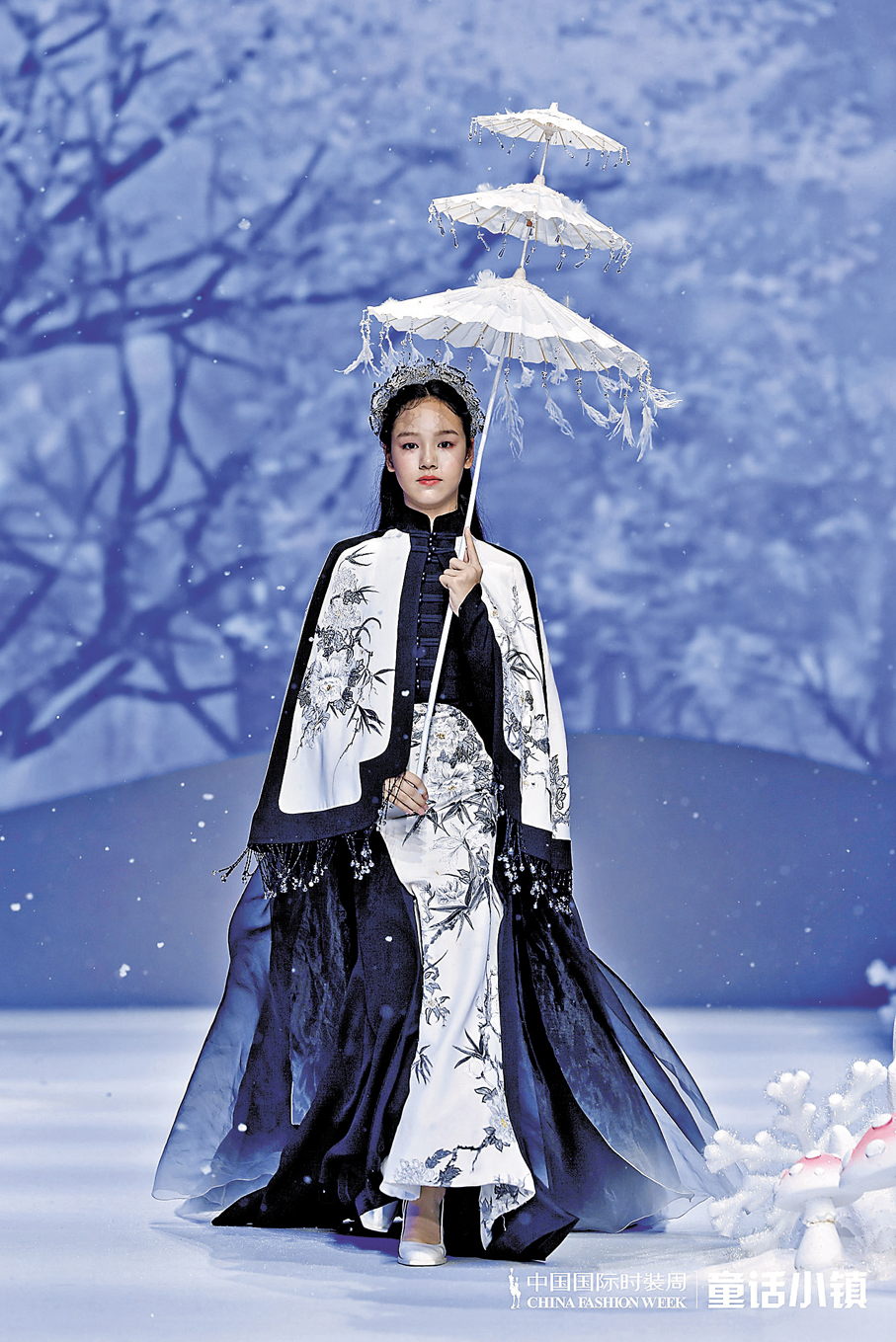 ●蓋婭傳說秀場以雪山冰川為靈感，將東方自然美學與童真視角融合。